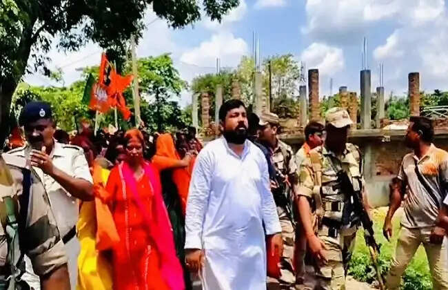 विधायक बिमान घोष के नेतृत्व में निकाली गई भाजपा की विजय रैली