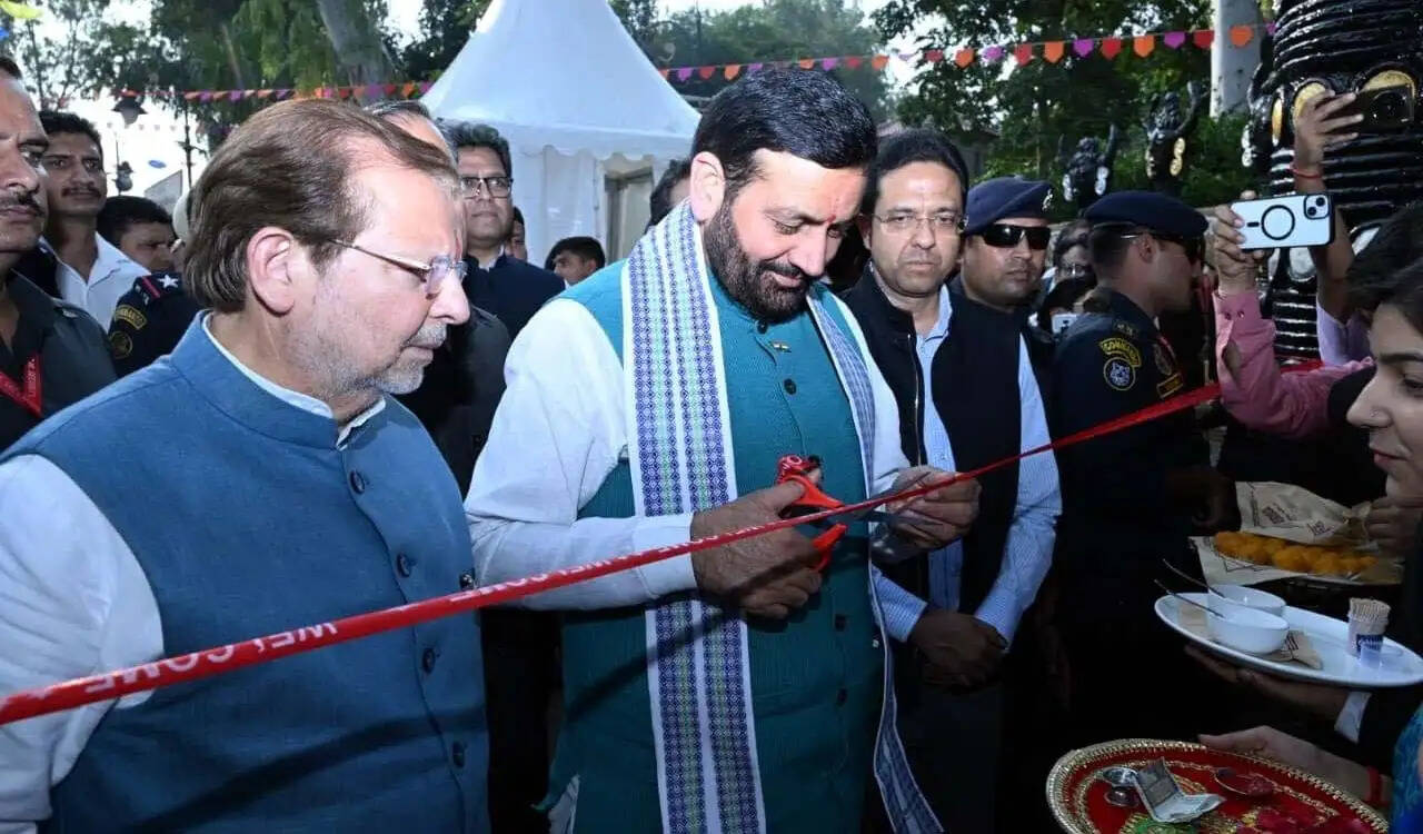 फरीदाबाद : सूरजकुंड दिवाली मेले से स्वदेशी उत्पादों और कारीगरों को मिल रहा नया बाजार: नायब सैनी