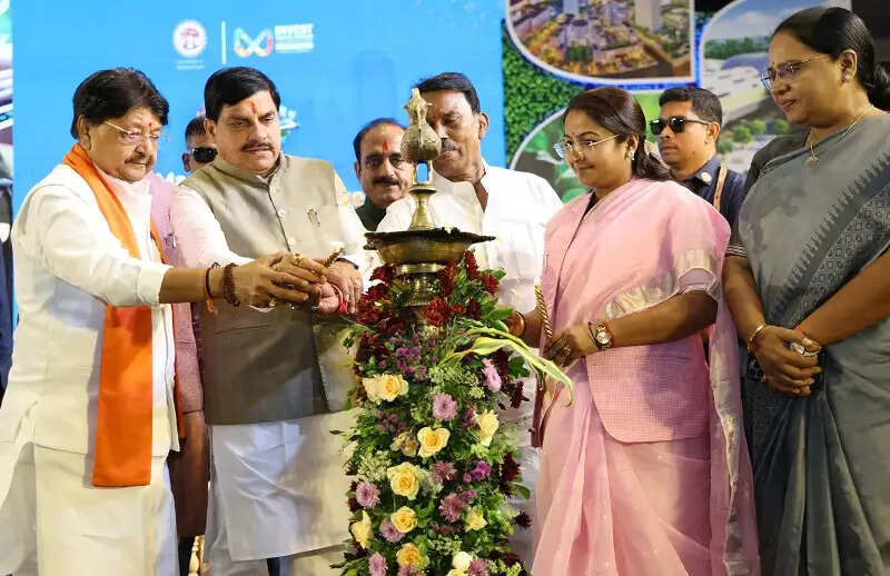 इंदौर, उज्जैन और भोपाल को मेट्रोपॉलिटन सिटी के रूप में विकसित करने की दिशा में कार्य जारी: मुख्यमंत्री डॉ. यादव