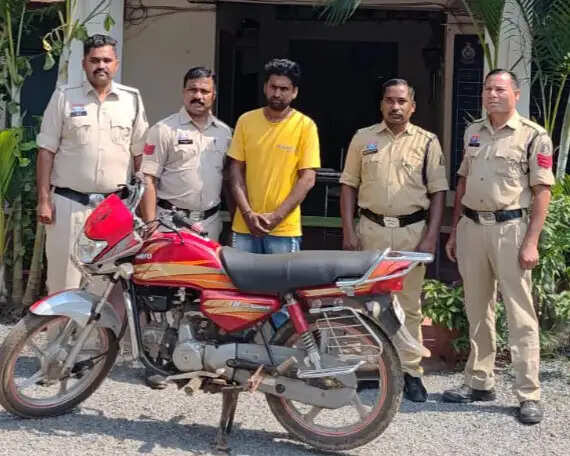 मोटरसाइकिल चाेरी का एक आरोपित गिरफ्तार