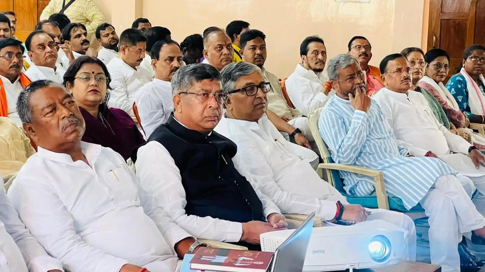 भाजपा प्रदेश कार्यालय में नेताओं ने सुना प्रधानमंत्री मोदी के ‘मन की बात’ का 133वां संस्करण