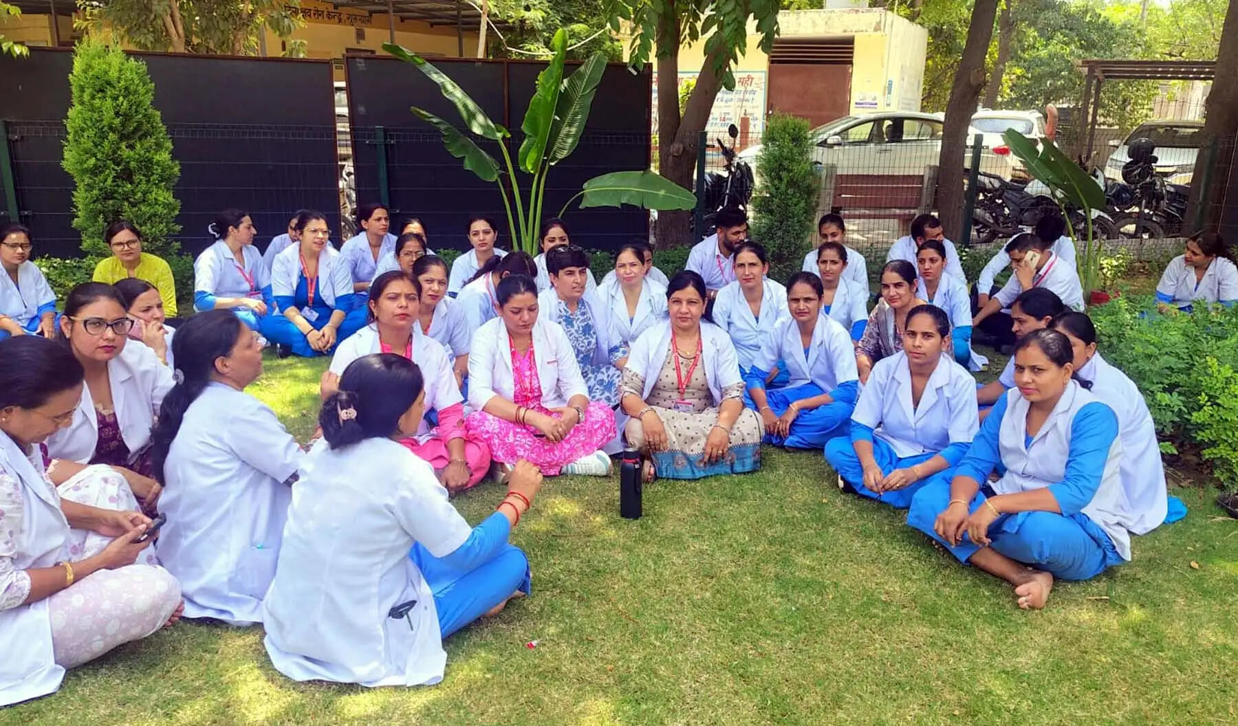 गुरुग्राम: नर्सिंग ऑफिसर्स ने दो घंटे की हड़ताल कर महिला आयोग अध्यक्ष का मांगा इस्तीफा