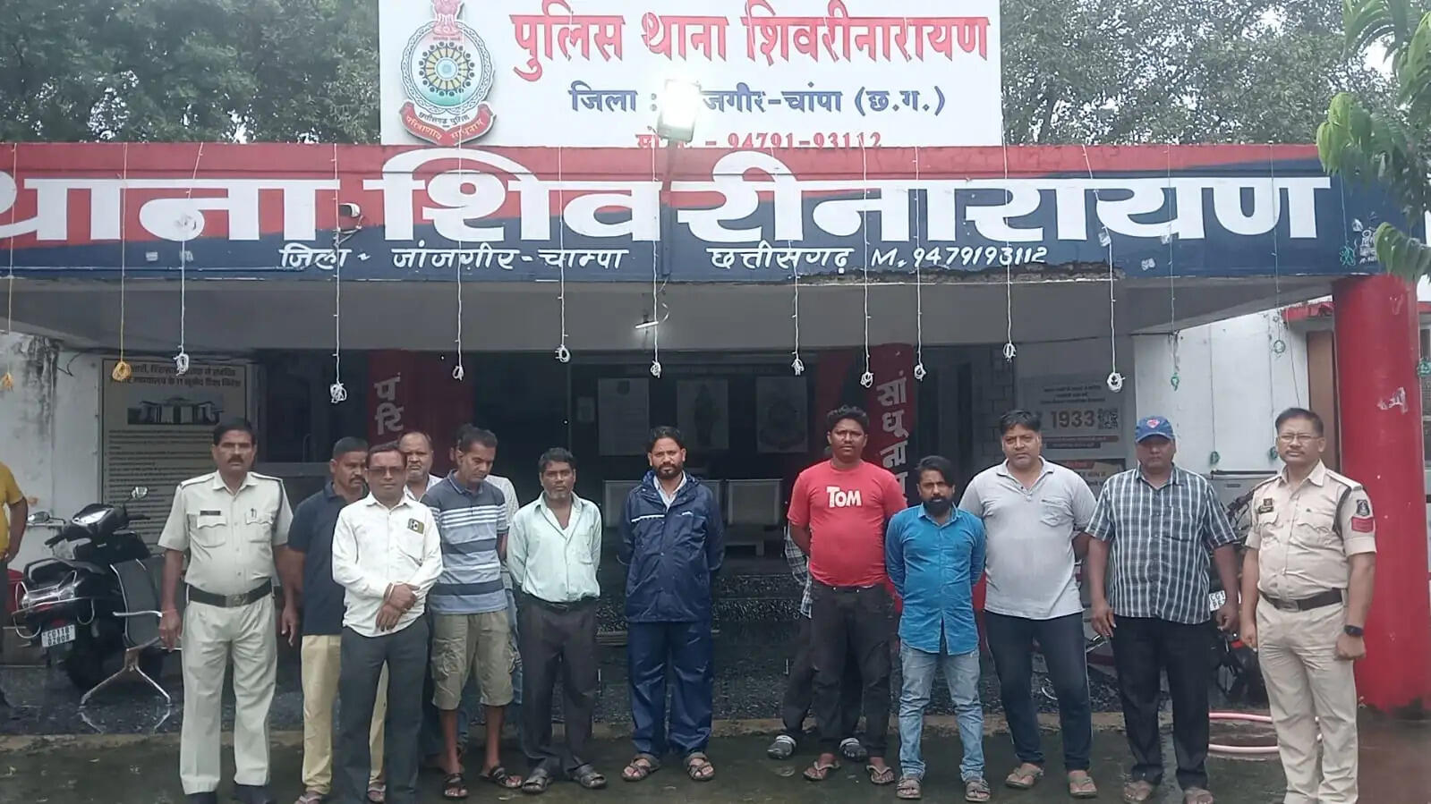 जांजगीर-चांपा पुलिस का बड़ा एक्शन: रातभर चला कॉम्बिंग गश्त, 127 निगरानी और गुंडा बदमाश थाने लाए गए