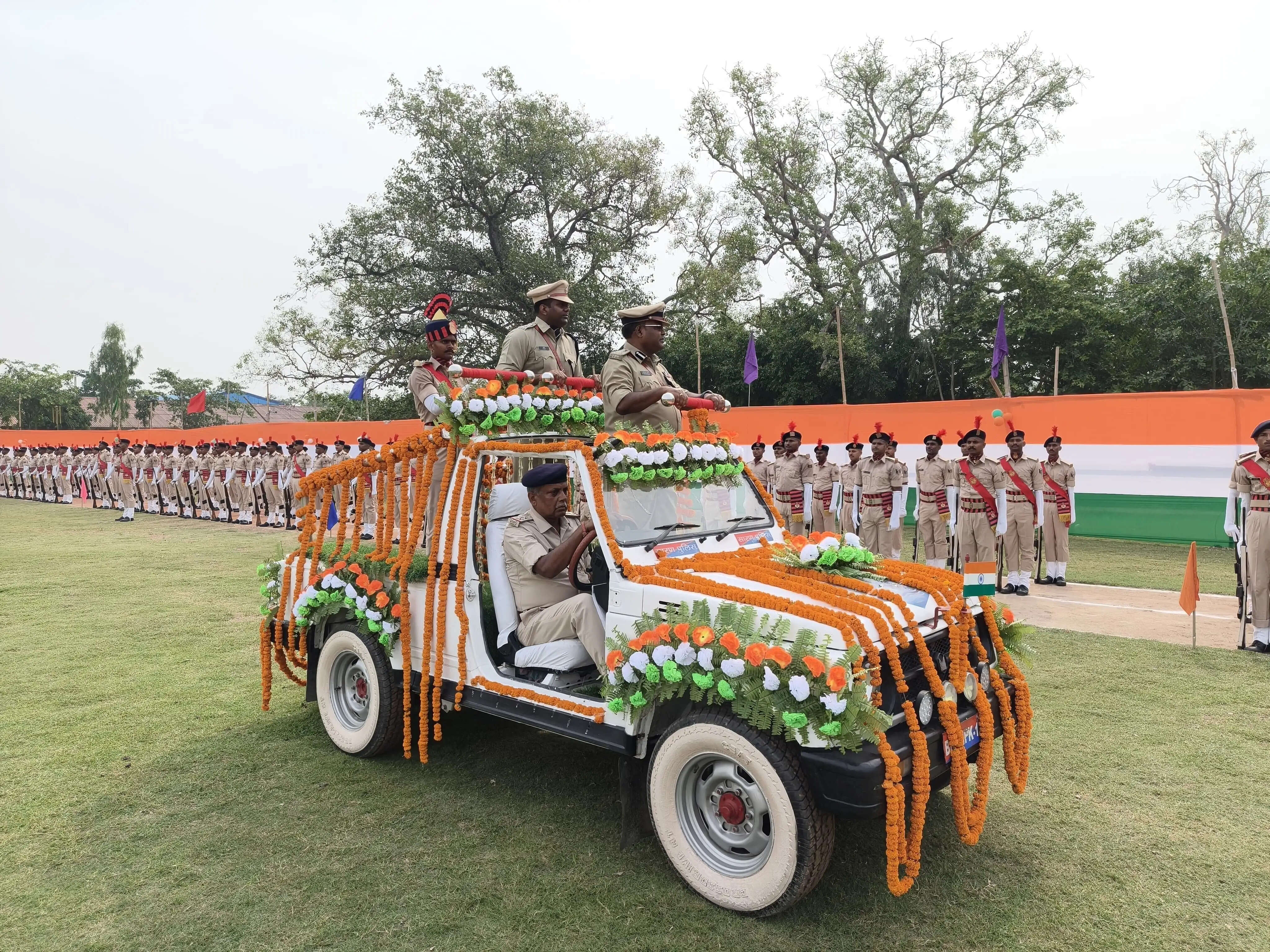 सारण पुलिस लाइन में प्रशिक्षु सिपाहियों का शपथ ग्रहण समारोह संपन्न