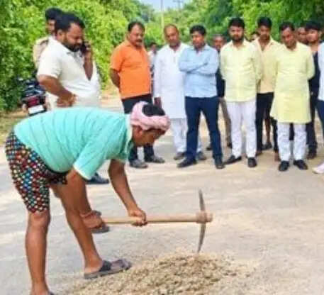 विधायक सुनील पटेल ने सड़क की गुणवत्ता पर उठाए सवाल, गिरवाई विद्यालय की दीवार