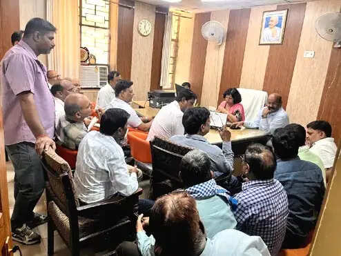 पांच महाविद्यालयों के शिक्षकों ने वेतन न मिलने पर सम सेमेस्टर परीक्षाओं का किया बहिष्कार