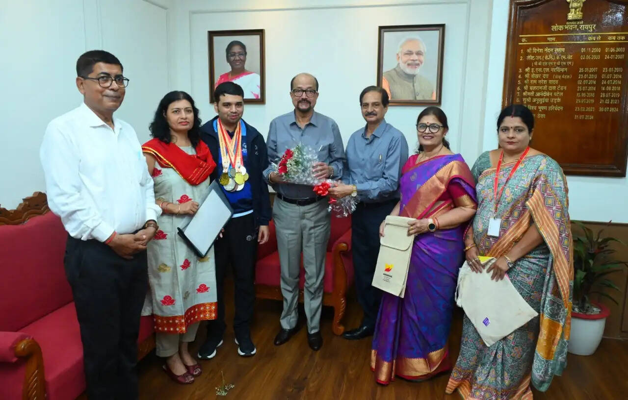 राज्यपाल डेका ने की विशेष ओलंपिक में स्वर्ण पदक विजेता इभानन साहू की सराहना