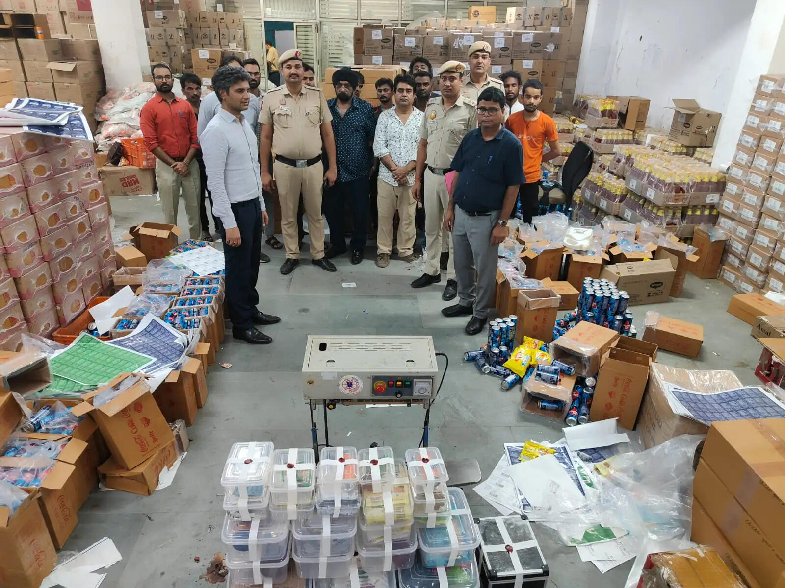 20 लाख से अधिक के एक्सपायरी खाद्य उत्पाद जब्त, तारीख बदलकर बाजार और ई-कॉमर्स पर बेचने वाले गिरोह का पर्दाफाश