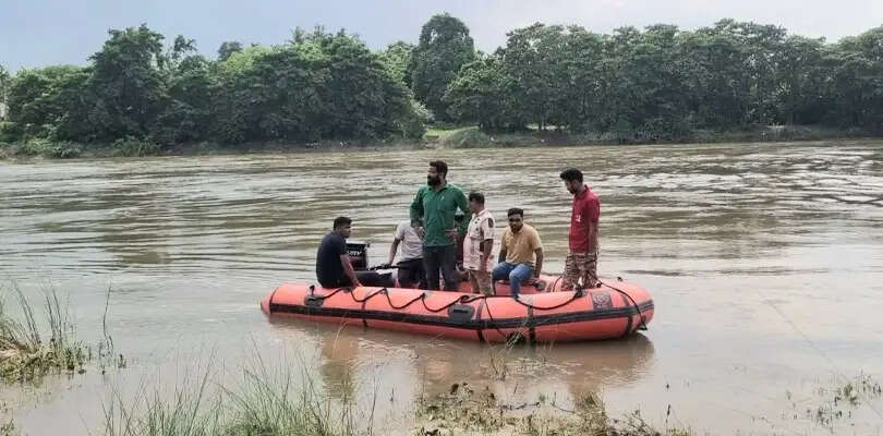 आत्रेयी नदी में नहाने के दौरान डूबा किशोर, तलाश जारी