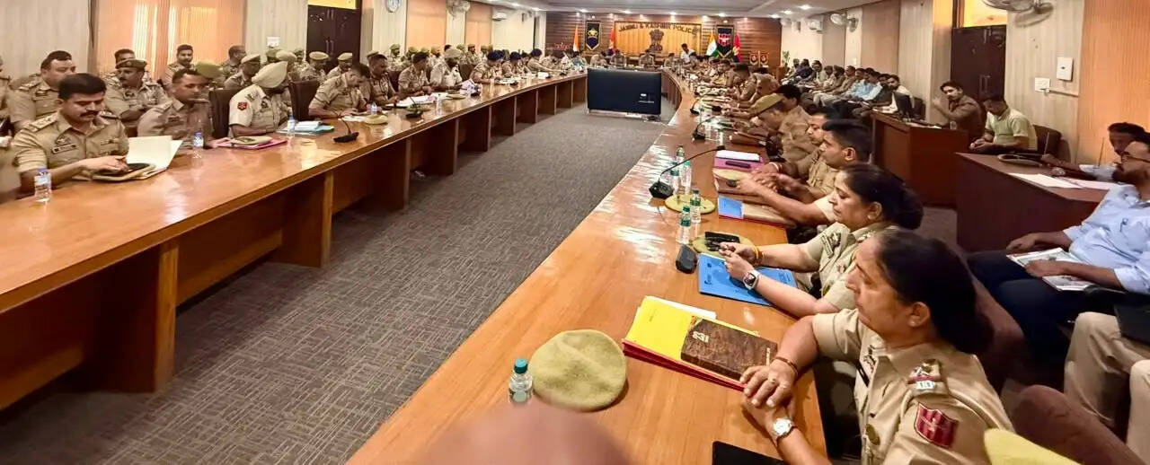 एसएसपी जम्मू ने डीपीएल जम्मू में अपराध समीक्षा बैठक की