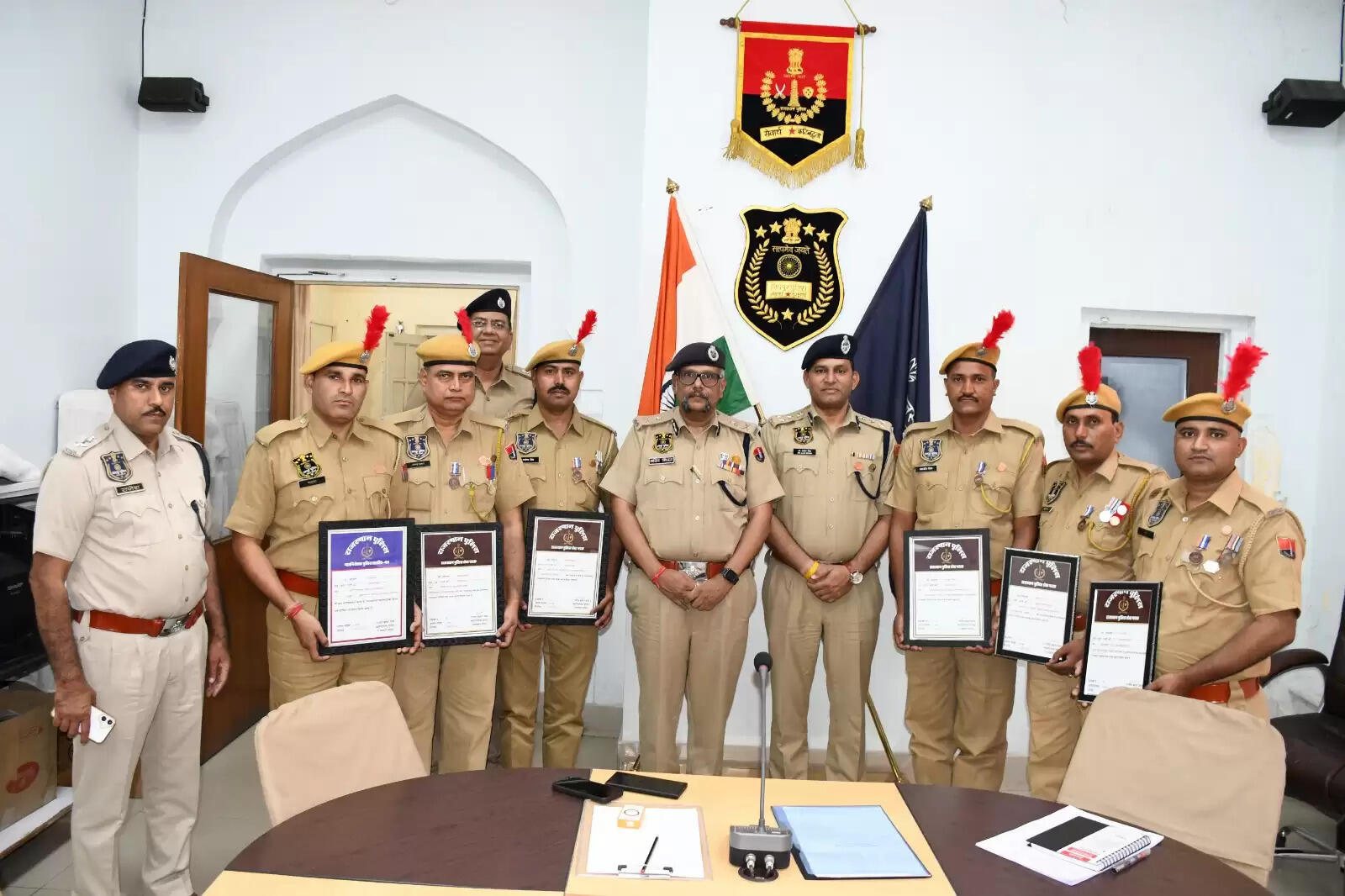 पुलिस कमिश्नर ने किया डीजीपी डिस्क एवं राजस्थान पुलिस सेवा पदक से सम्मानित