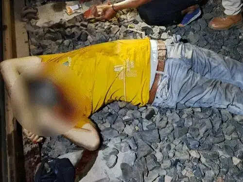 इंदौर में&nbsp;पोस्टल असिस्टेंट की&nbsp;हत्या&nbsp;के फरार आरोपी पति का सिरकटा शव रेलवे ट्रैक पर मिला