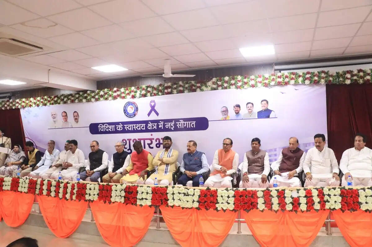 शिवराज सिंह और डॉ. जितेन्द्र सिंह ने विदिशा के मेडिकल कॉलेज में कैंसर डे-केयर कीमोथेरेपी यूनिट का किया शुभारंभ
