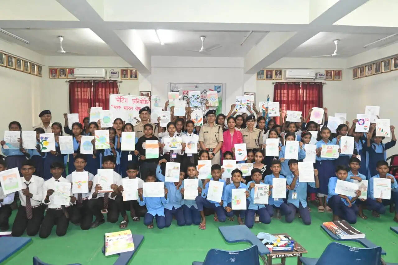 21वीं वाहिनी सशस्त्र सीमा बल, बगहा&nbsp; ने तिरंगा यात्रा का&nbsp; किया आयोजन