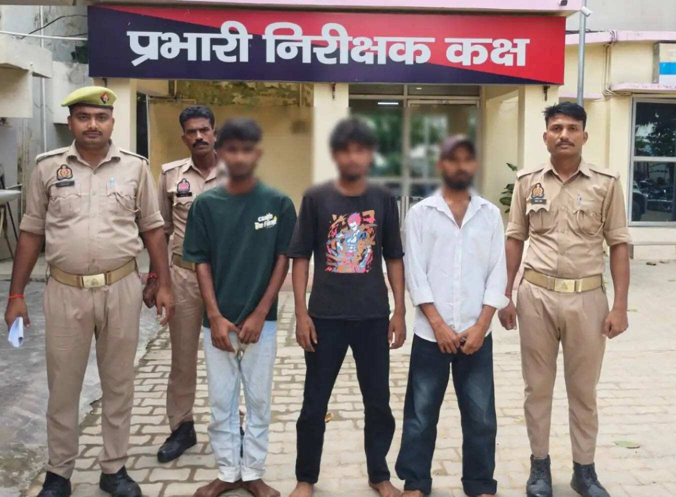 गोरखपुर : पुलिस ने तीन लूट के आराेपिताें काे गिरफ्तार किया