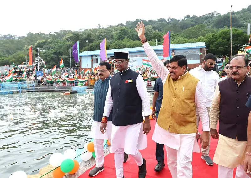 भोपाल के बड़े तालाब में तिरंगा नौका यात्रा निकालकर प्रदेश ने रचा नया कीर्तिमान : मुख्यमंत्री डॉ. यादव