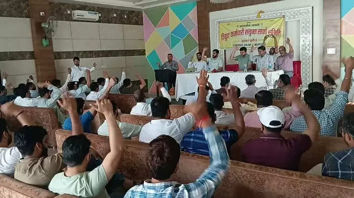 प्रबंधन की नाकामी से गर्मियों में बिगड़ रही बिजली व्यवस्था, निजीकरण के विरोध में आंदोलन जारी