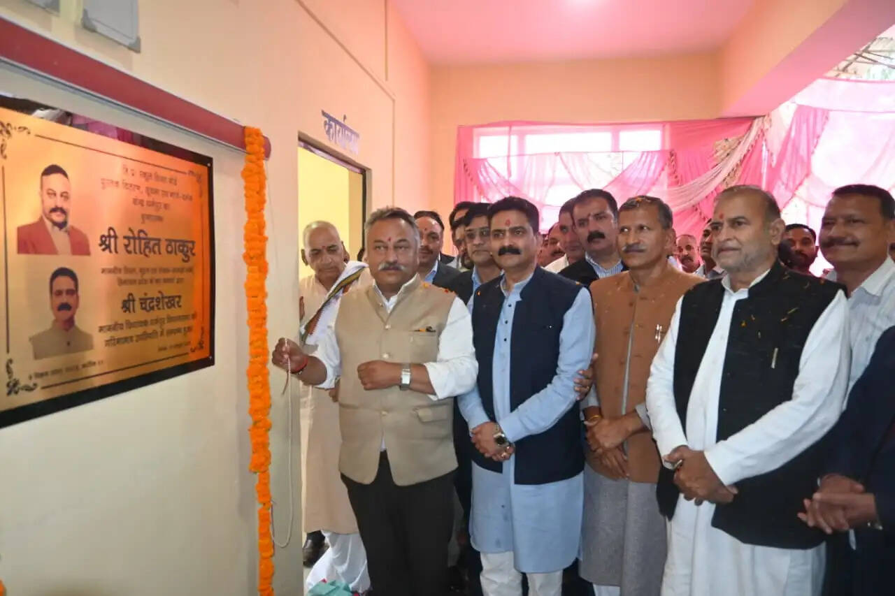 धर्मपुर के विद्यार्थियों को बड़ी सौगात, शिक्षा मंत्री ने किया पुस्तक वितरण एवं मार्गदर्शन केंद्र का शुभारंभ