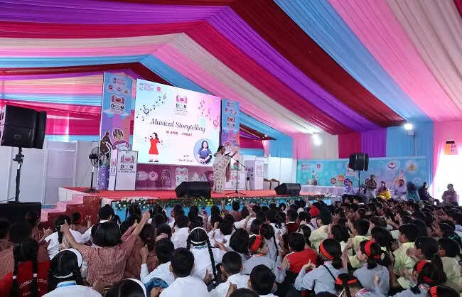 दून पुस्तक महोत्सव : बाल मंडप बना रचनात्मकता का केंद्र, साहित्यिक सत्रों में हुआ मंथन