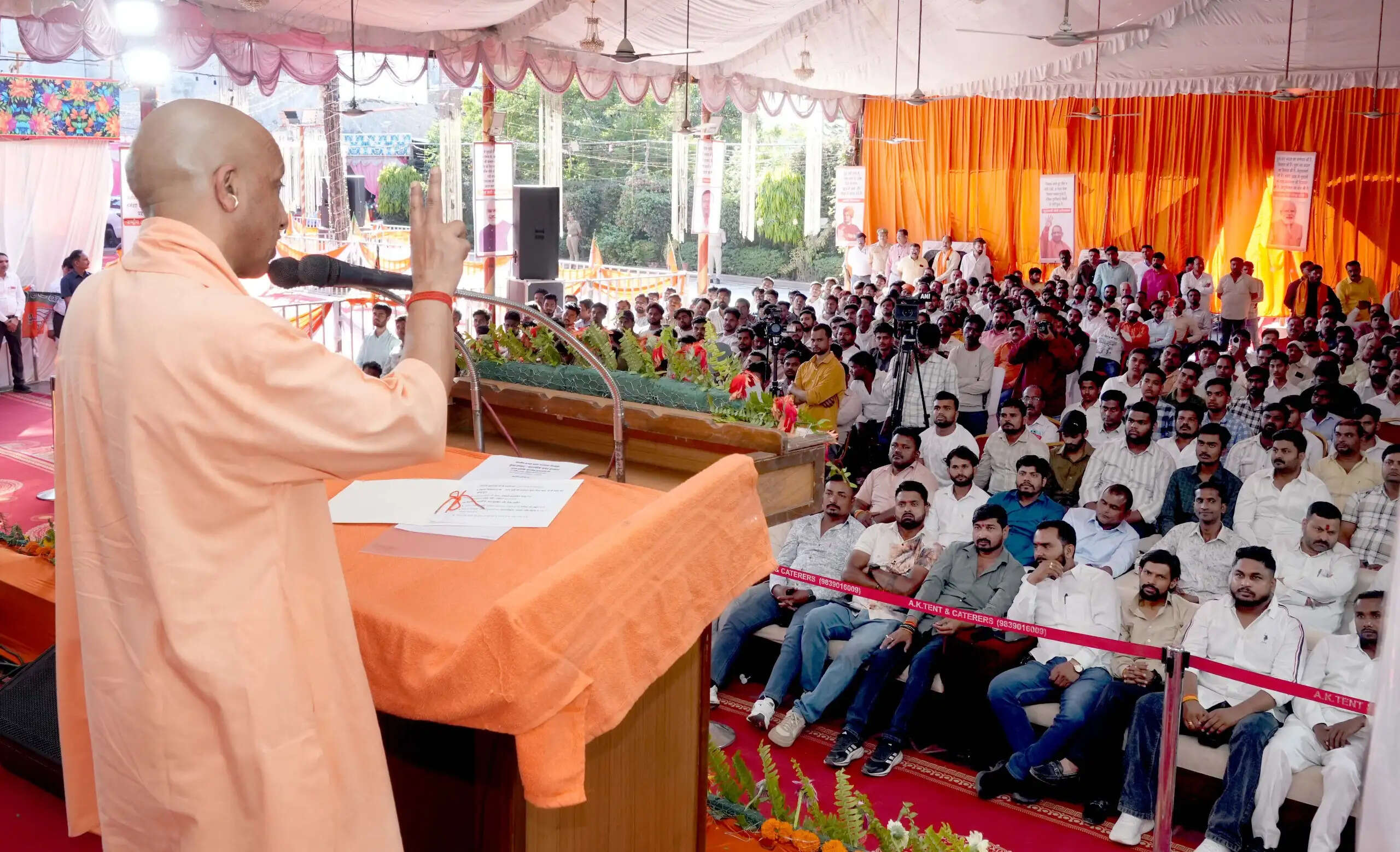 नकारात्मक नैरेटिव का मुंहतोड़ जवाब दें युवा कार्यकर्ता : सीएम योगी