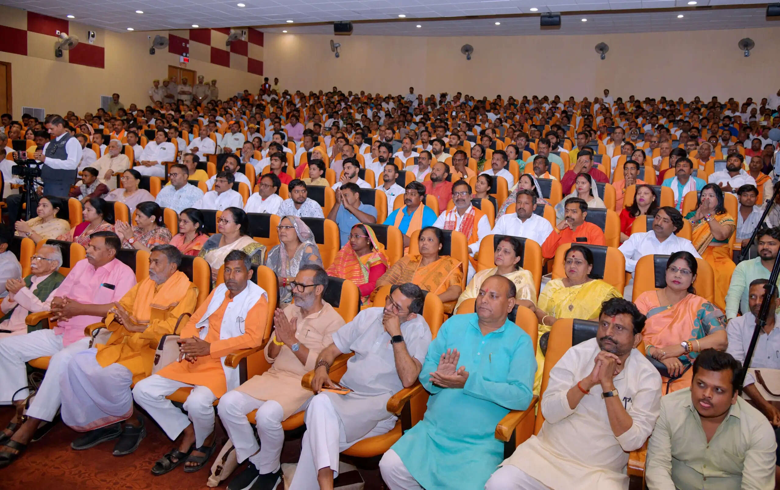 पंचर साइकिल नहीं कर पाएगी बुलेट ट्रेन की स्पीड वाली सरकार का मुकाबला : सीएम योगी