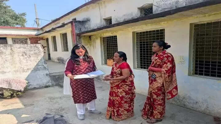 आलीराजपुरः कलेक्टर ने लापरवाही पर आंगनवाड़ी कार्यकर्ता एवं सुपरवाइजर को पद से हटाने के निर्देश दिए