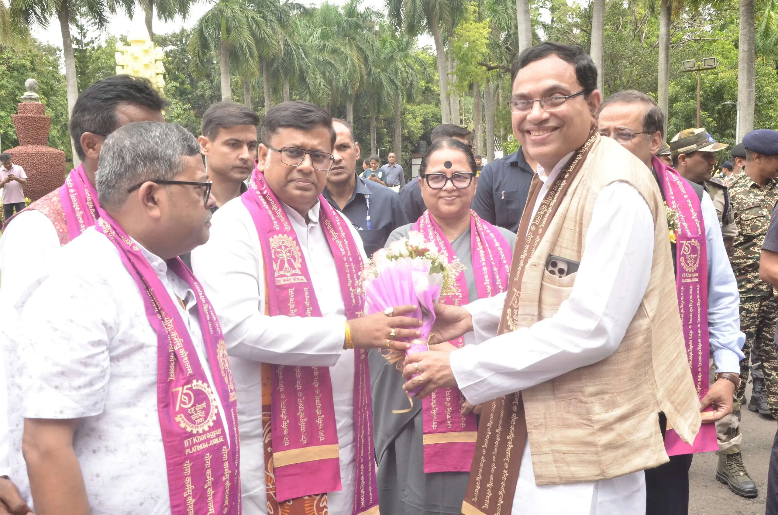 आईआईटी खड़गपुर दीक्षांत समारोह में विकसित भारत के निर्माण का आह्वान