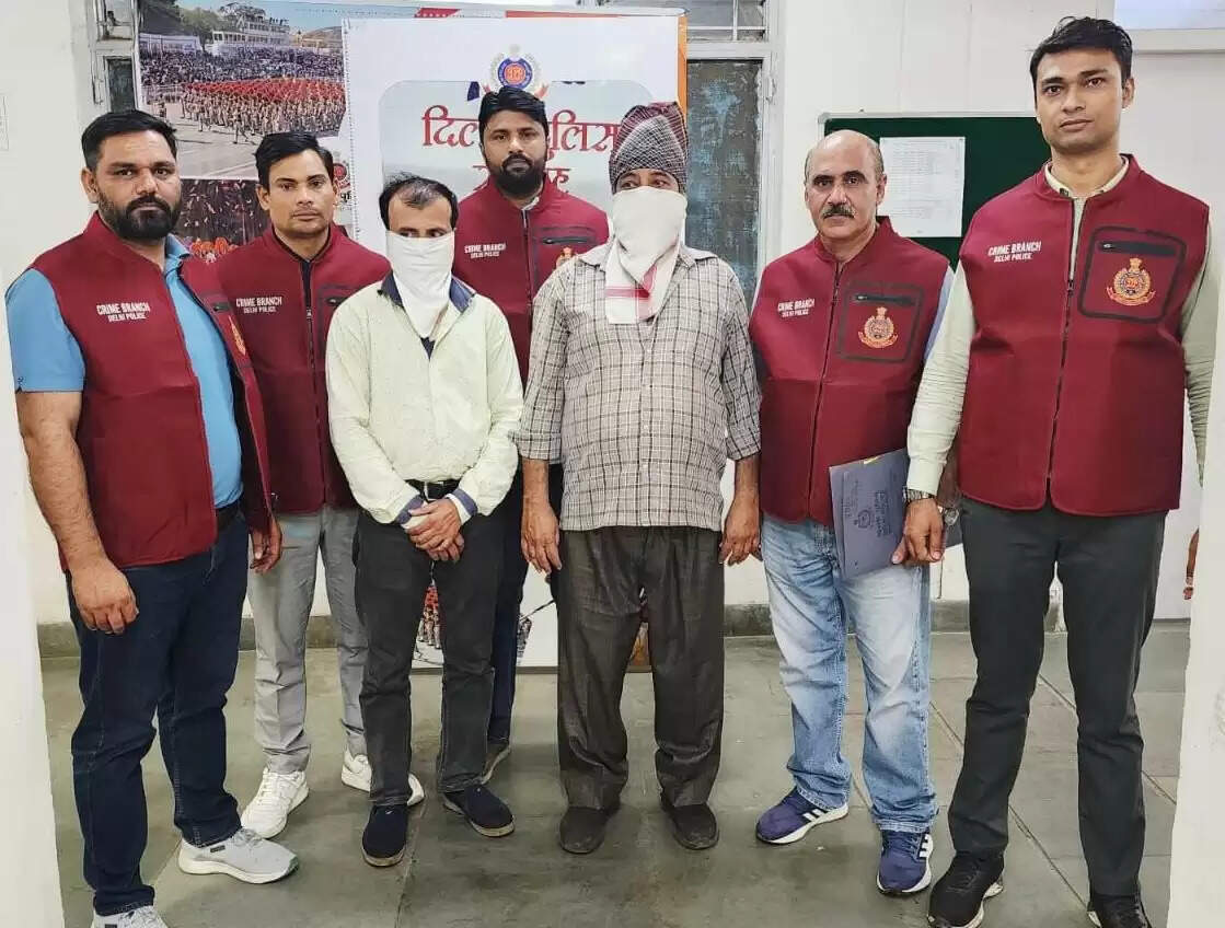 गाजीपुर में नकली इंजन ऑयल फैक्ट्री का भंडाफोड़, 700 लीटर तेल समेत दो गिरफ्तार