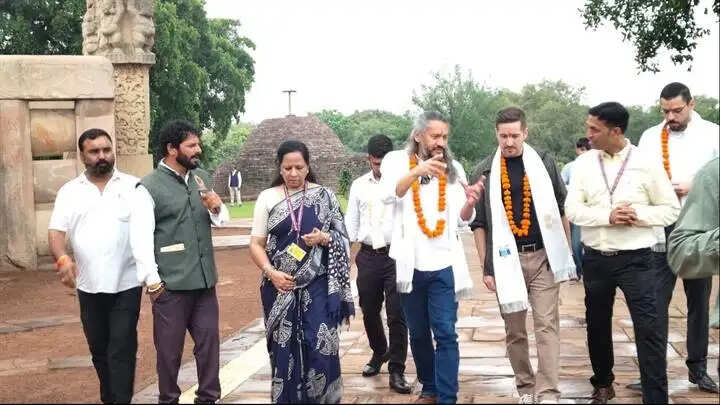 मप्रः विश्व धरोहर सांची में समृद्ध बौद्ध विरासत और स्थापत्य कला को देख अभिभूत हुए ब्रिक्स डेलीगेट्स