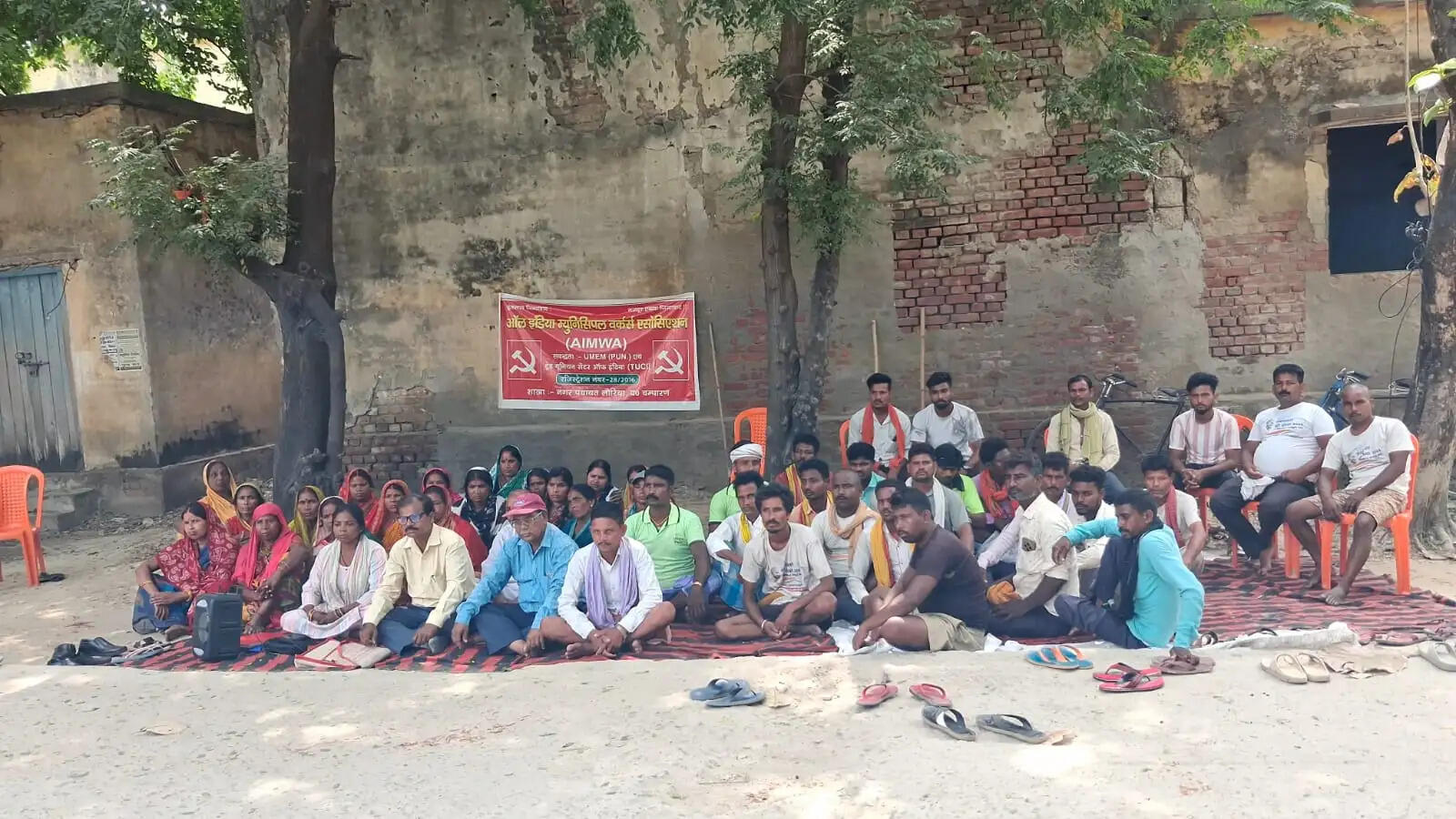 11 सूत्री मांगों को लेकर सफाई कर्मियों का जोरदार प्रदर्शन