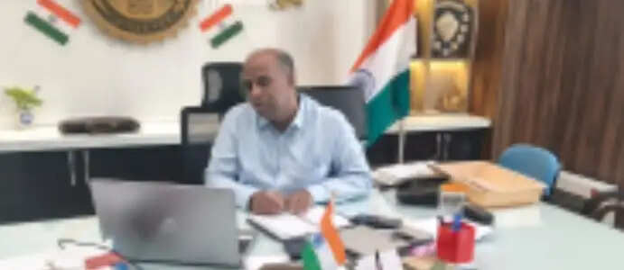 राजगढ़ः कलेक्टर ने की सहकारी बैंक शाखाओं की समीक्षा, लोन वसूली व सदस्यता वृद्धि के दिए सख्त निर्देश