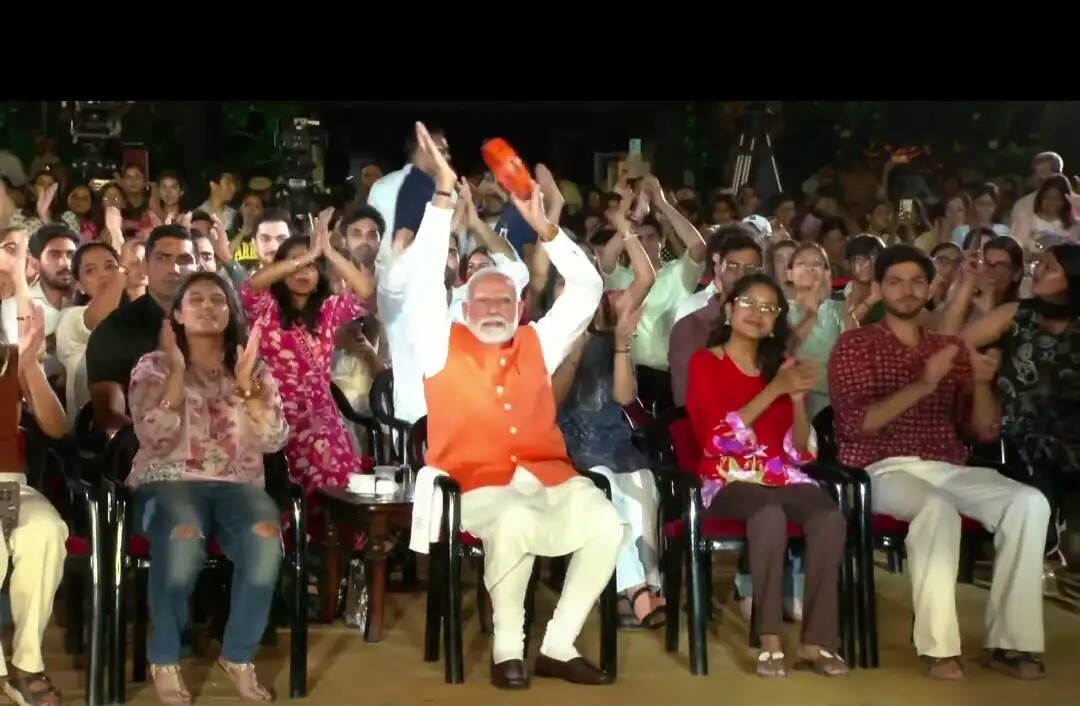 दीनदयाल जयंती पर भजन क्लबिंग में शामिल हुए पीएम मोदी
