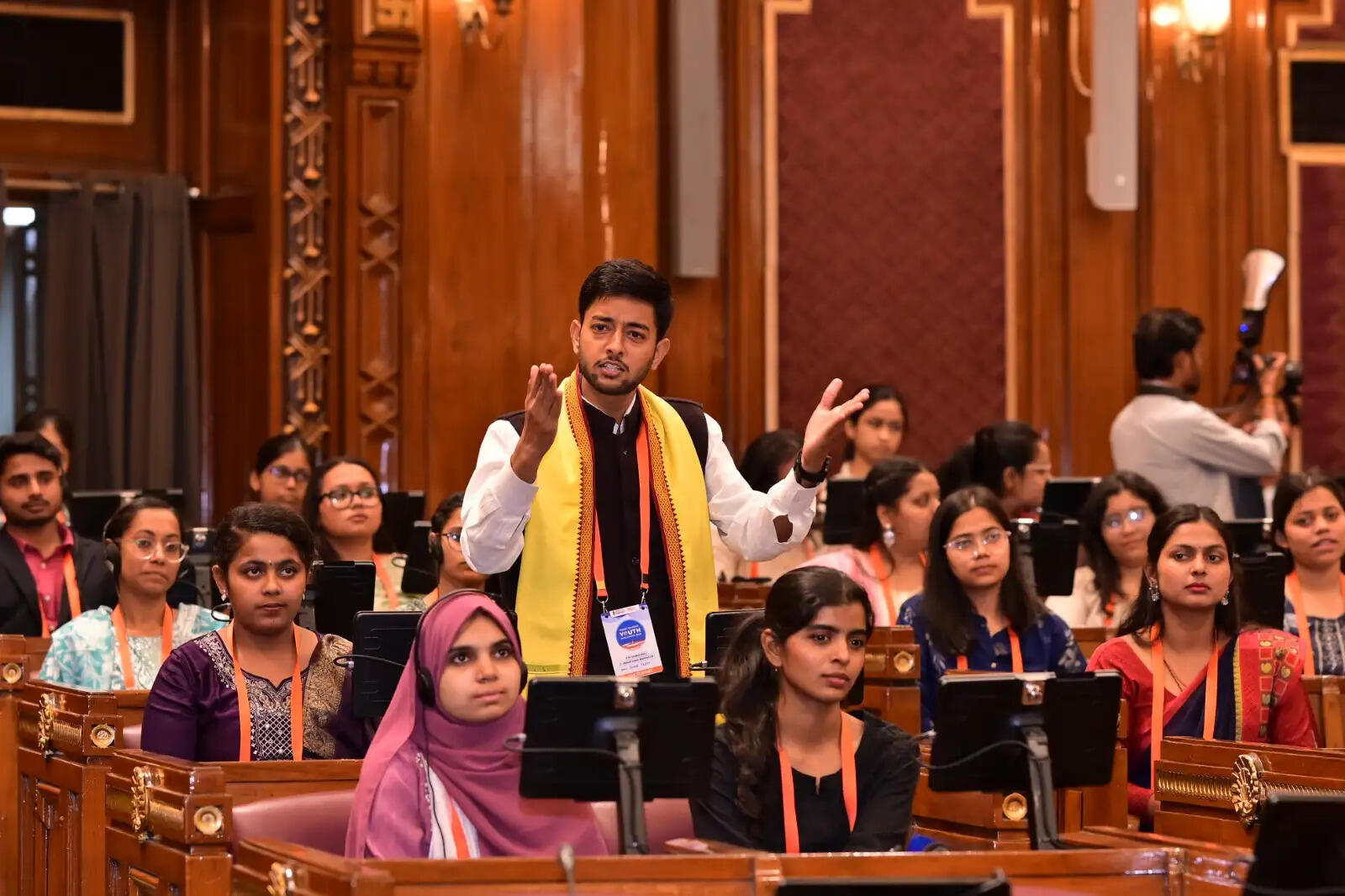 उप्र राज्य स्तरीय विकसित भारत युवा संसद 2026 के दूसरे दिन 180 वक्ताओं ने रखे विचार