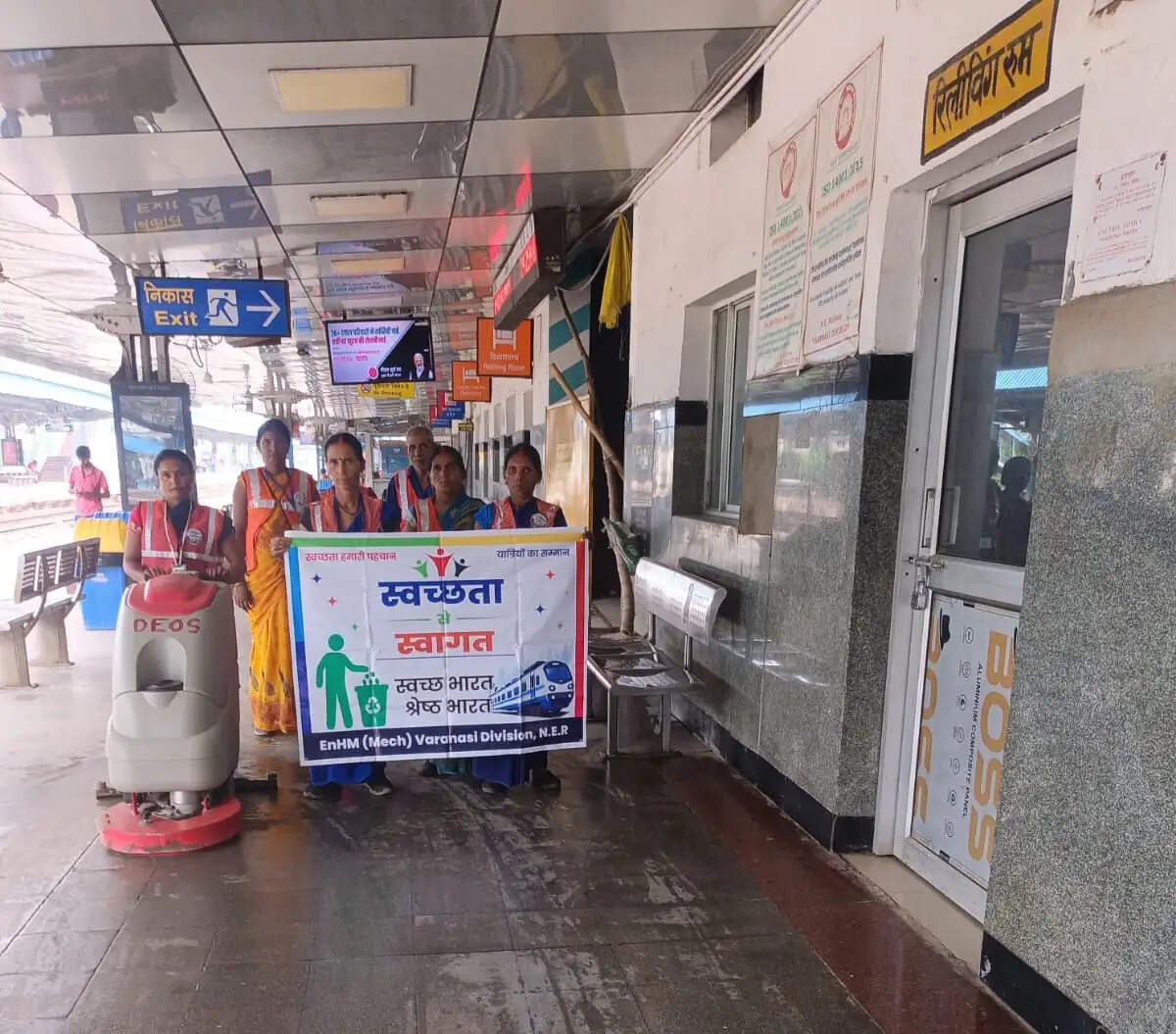 छपरा जंक्शन सहित वाराणसी मंडल में चला विशेष स्वच्छता अभियान, यात्रियों को किया जागरूक