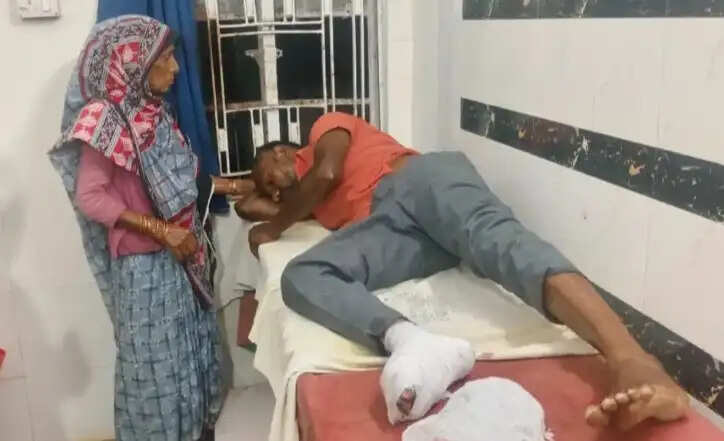 दो बाइक के टक्कर में युवक घायल