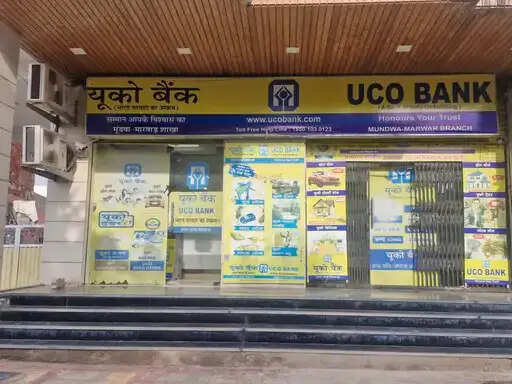 महिला बैंक मैनेजर ने एटीएम लूटने आए दो बदमाशों को बूथ में किया बंद