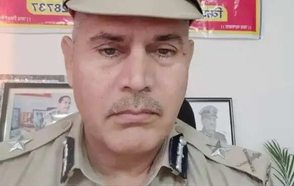 शादी का झांसा देकर सीनियर आईपीएस ने महिला से किया दुष्कर्म