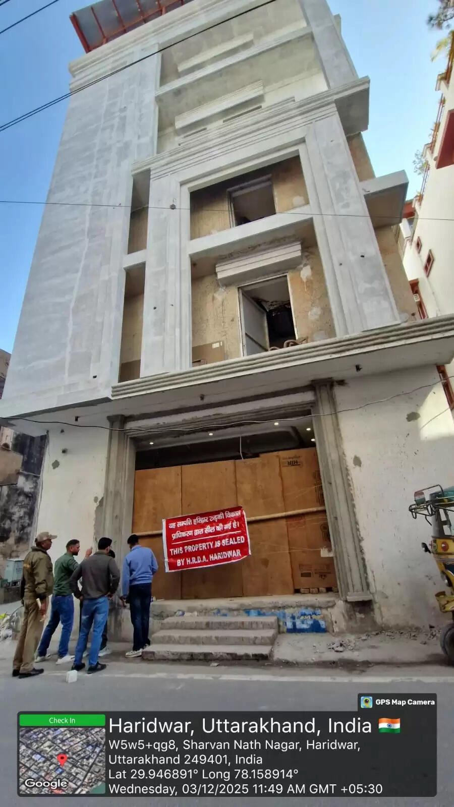 प्रशासन ने सरकारी भूमि से हटाया अतिक्रमण, एचआरडीए ने किये तीन अवैध निर्माण सील