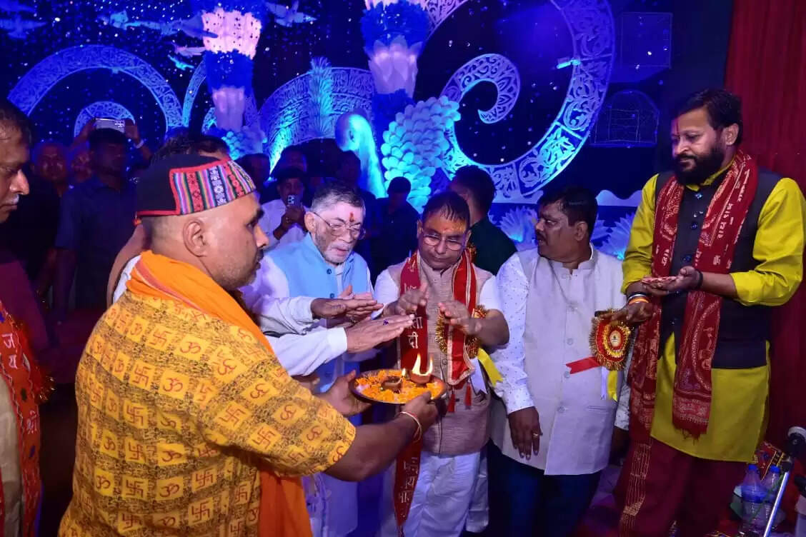 राज्यपाल ने दुर्गा पूजा पंडाल का किया उद्घाटन