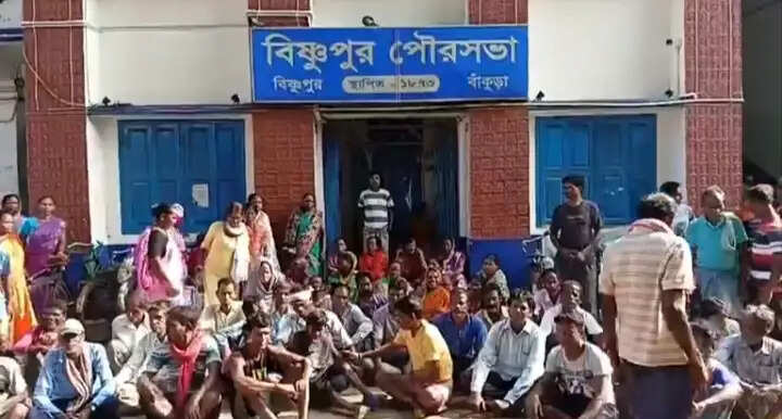 वेतन भुगतान को लेकर विष्णुपुर में सफाई कर्मियों का फिर आंदोलन