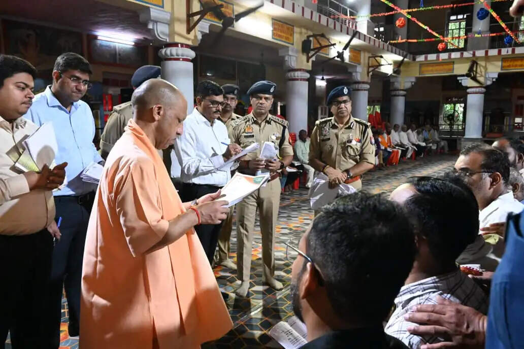 जनता दर्शन में समस्याएं सुनकर बोले मुख्यमंत्री— कब्जामुक्त कराएं जमीन, दबंगों को सिखाएं कानूनी सबक
