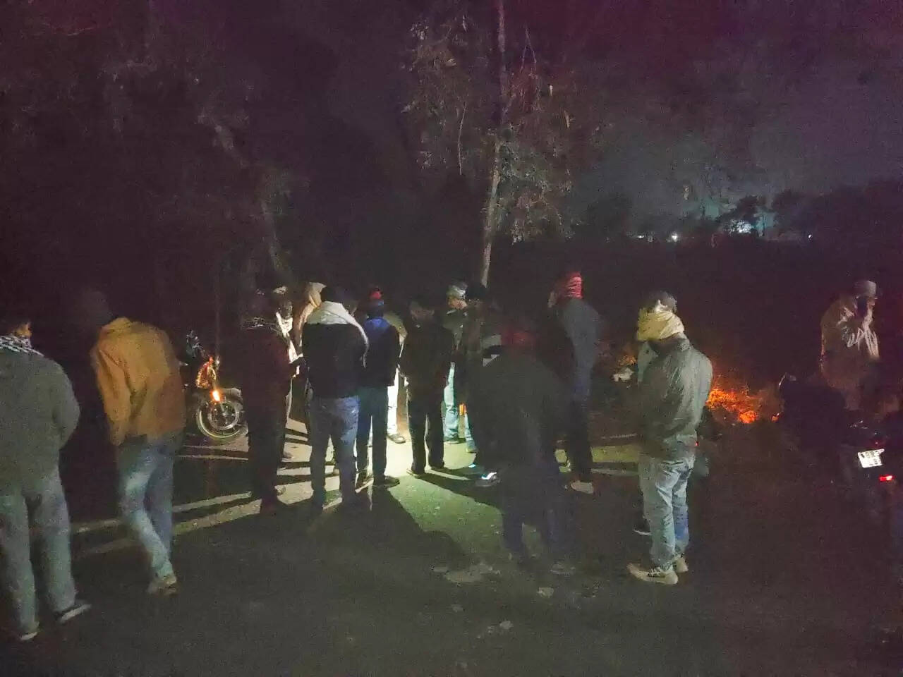 घर लौटने के क्रम में सड़क हादसे में बाइक सवार की मौत