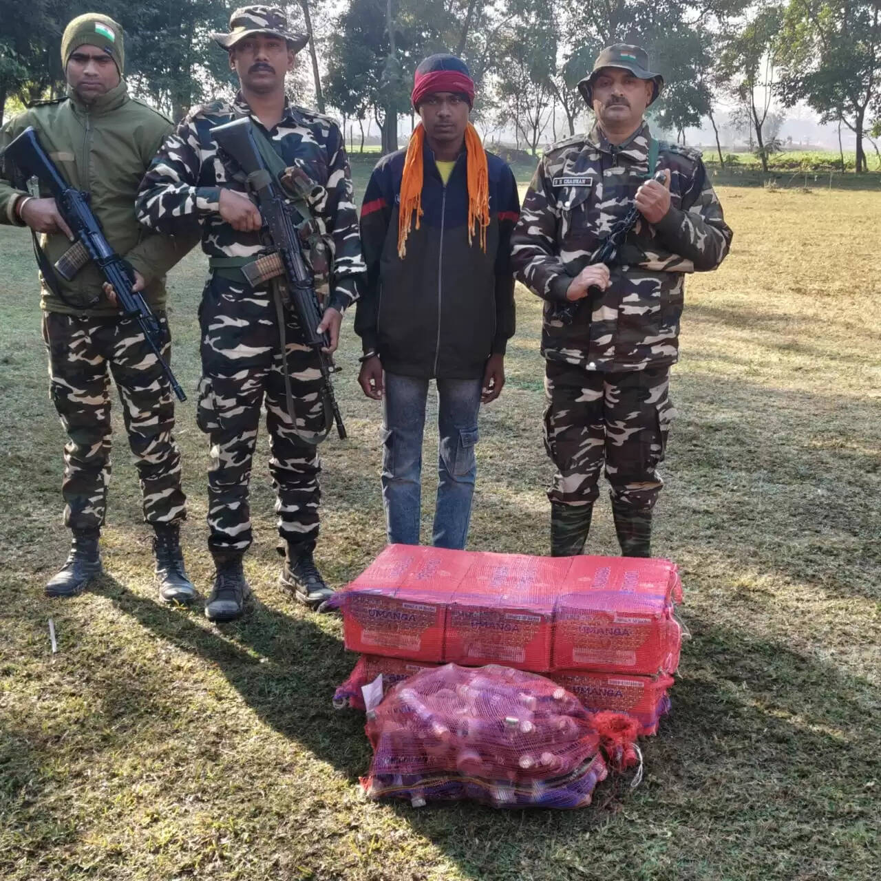 234 बोतल शराब के साथ एसएसबी ने एक तस्कर को लिया हिरासत में