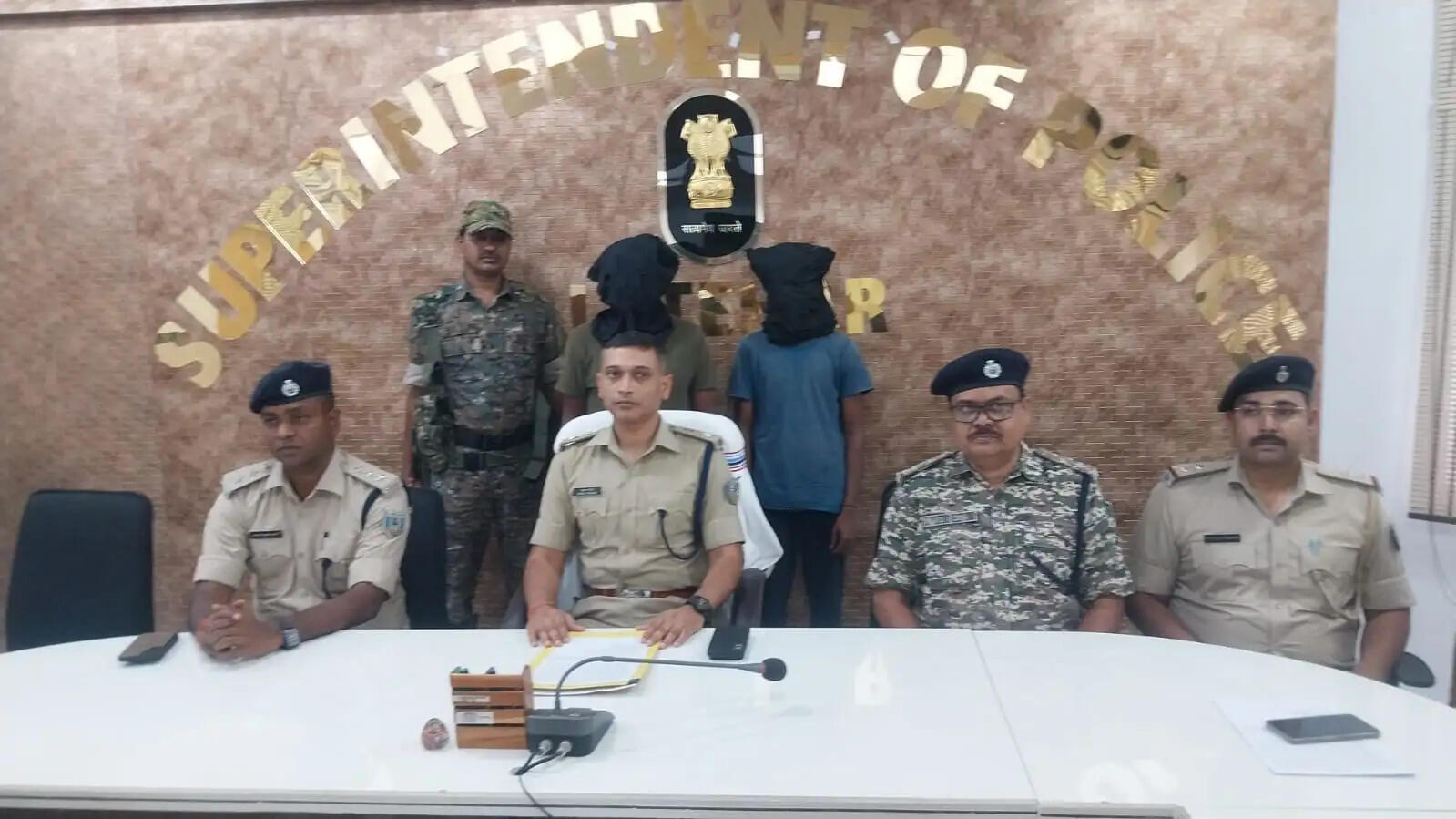 लातेहार में पांच लाख के इनामी सहित दो नक्सली गिरफ्तार