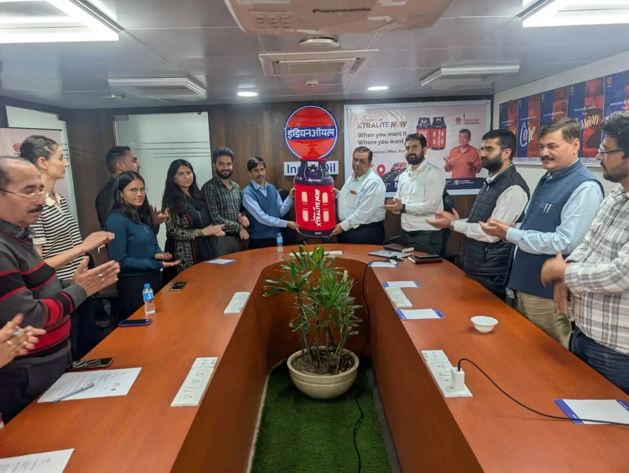 इंडियन ऑयल ने लॉन्च किया 10 किलो का गैस सिलेंडर, 180 मिनट में डिलीवरी का दावा