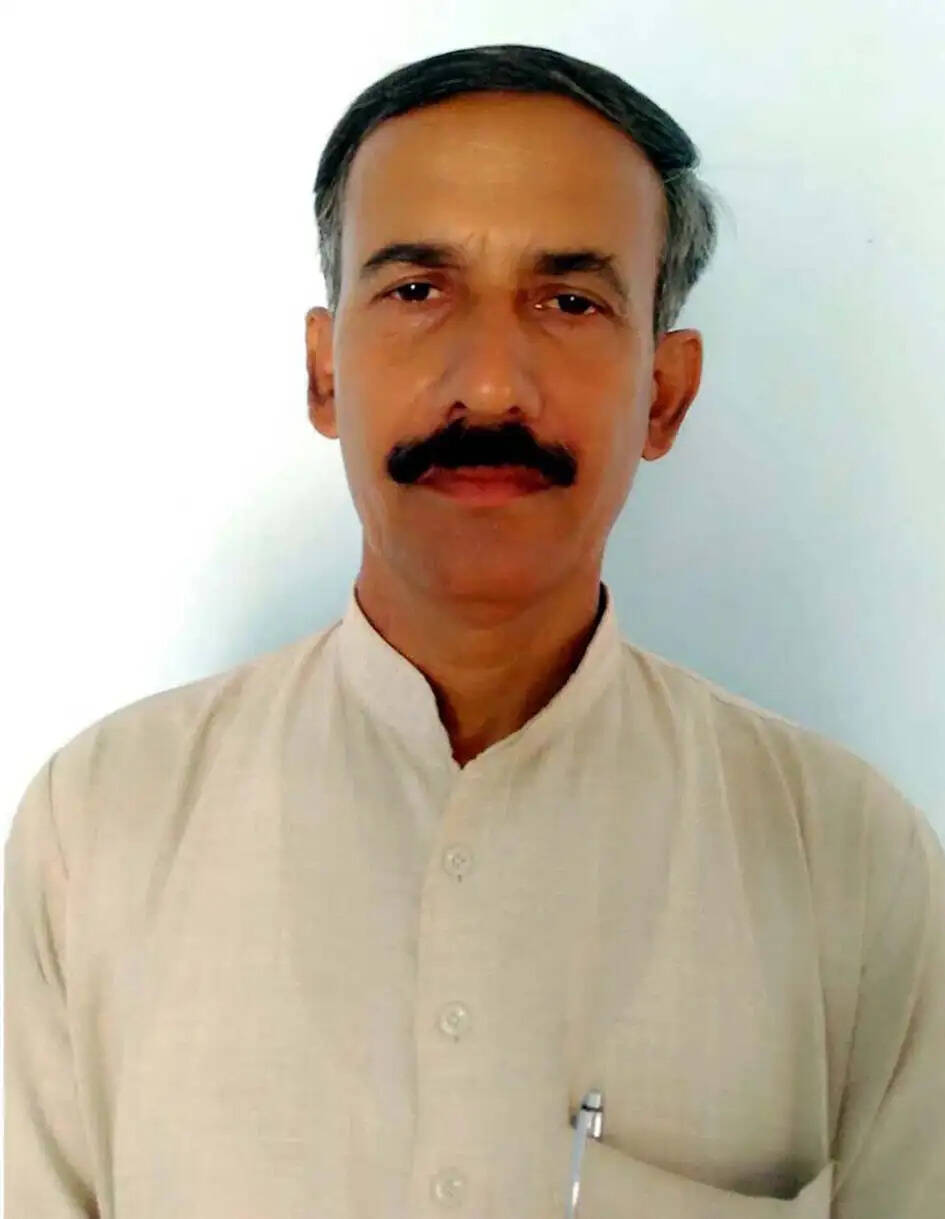 हिसार : कमर्शियल व छोटू गैस सिलेंडर के दामों में की गई बेतहाशा बढ़ोतरी निंदनीय : वजीर पूनिया