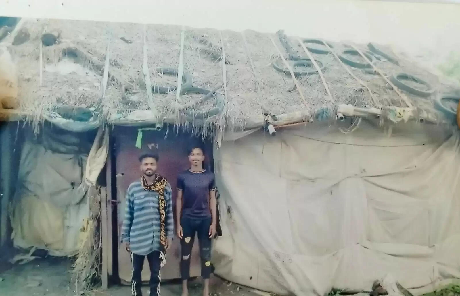 फौजी के पिता व तीन भाईयों को पीएम आवास के लिए नहीं मिल रही जगह