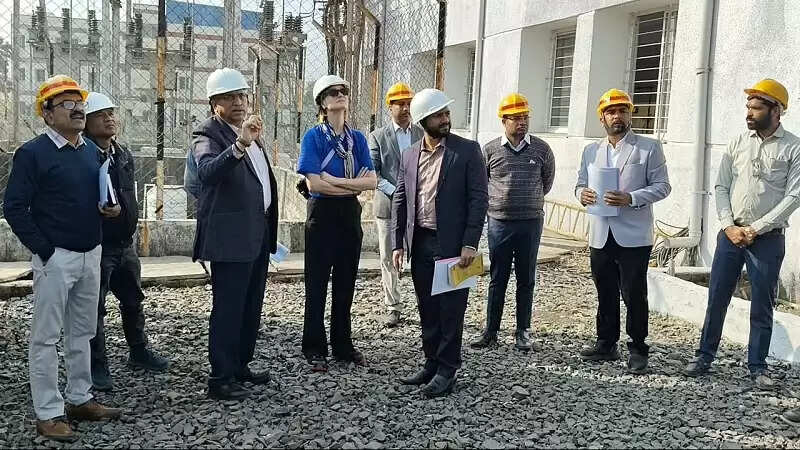 इंदौर में बिजली ग्रिड परिसर की स्वच्छता देख खुश हुई जर्मनी की जोर्डिस फ्लोदर