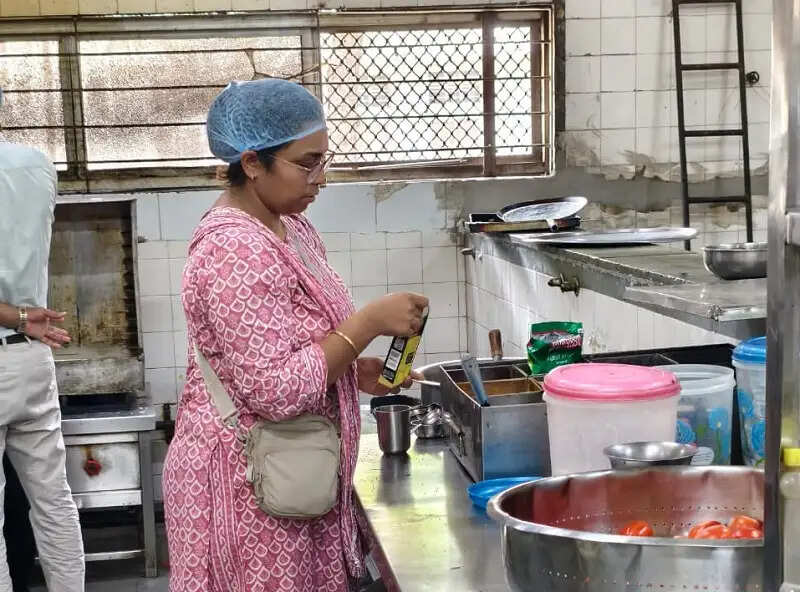 इंदौरः विद्यालयों की मेस और कैंटीनों पर खाद्य सुरक्षा विभाग की बड़ी कार्रवाई
