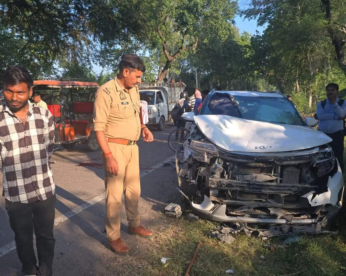 कार की टक्कर से स्कूटर सवार दिव्यांग समेत दो की मौत